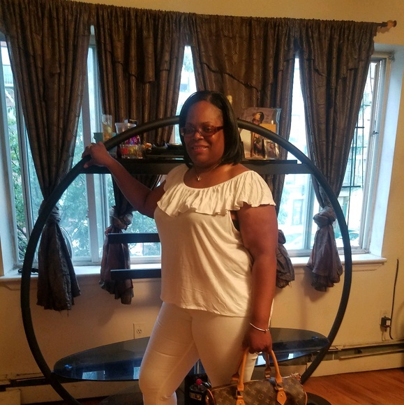 Meet your Posher, Shalivia - Picture 1 of 1